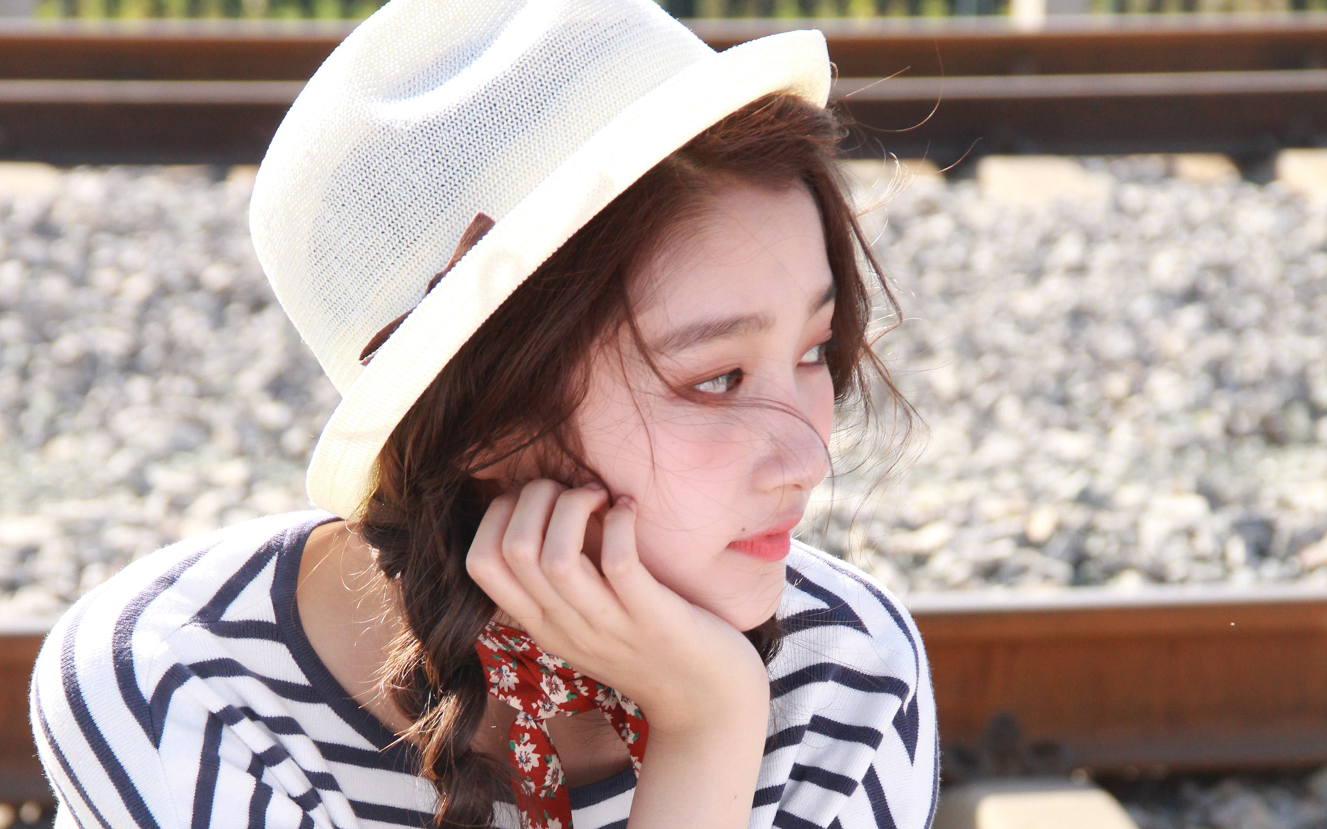 关晓彤不一样的写真大片上线