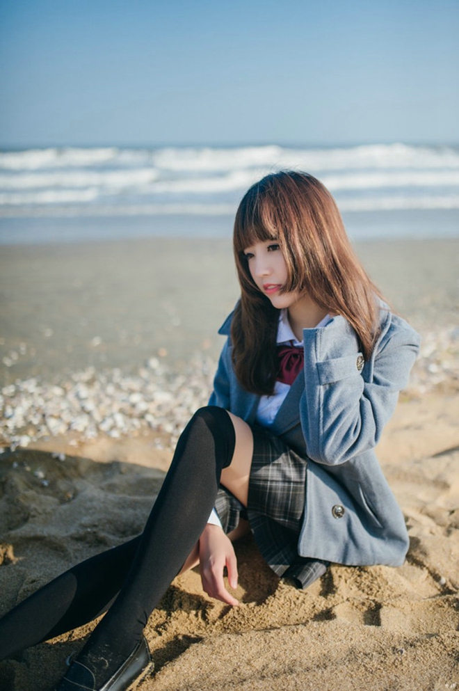 清纯温婉可人校服美女清纯甜美沙滩写真