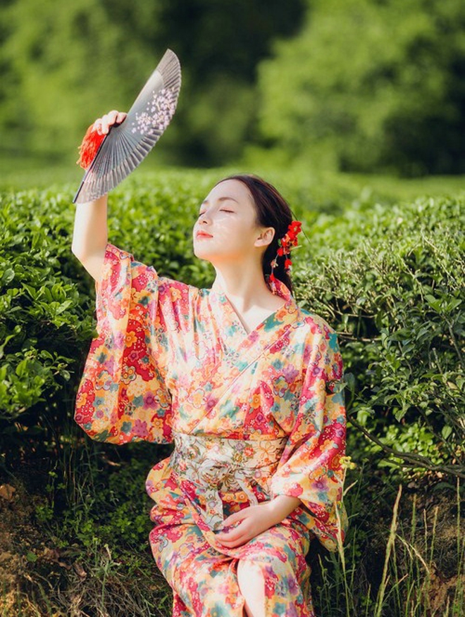 清纯娇嫩阳光茶园芬芳清纯和服美女写真