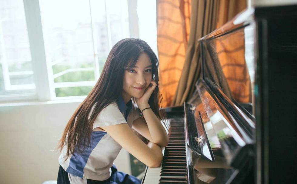 清纯调皮校园美女毕业鬼脸搞怪照