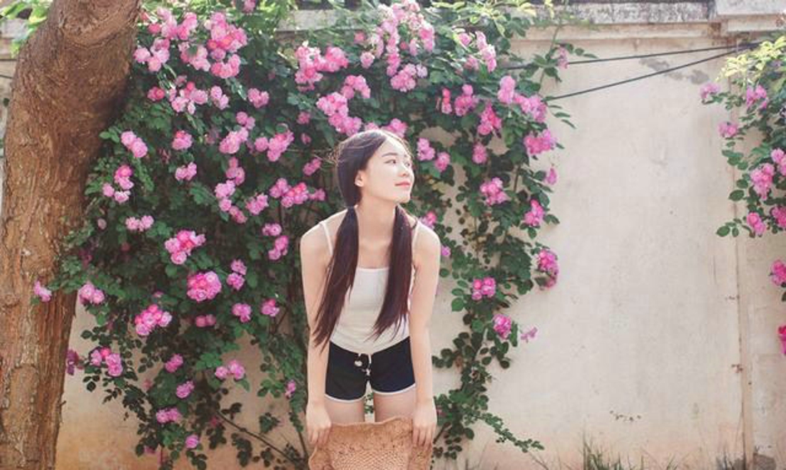 眉目如画清凉打扮清纯阳光甜美夏日女生