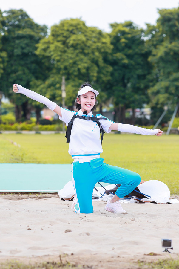 我们来了第二季唐艺昕搞怪路透照