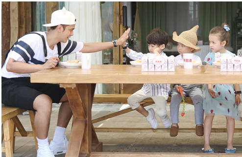 小手牵小狗罗志祥图片合集