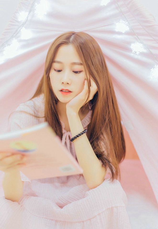 清新美女居家粉嫩阳光俏皮唯美写真