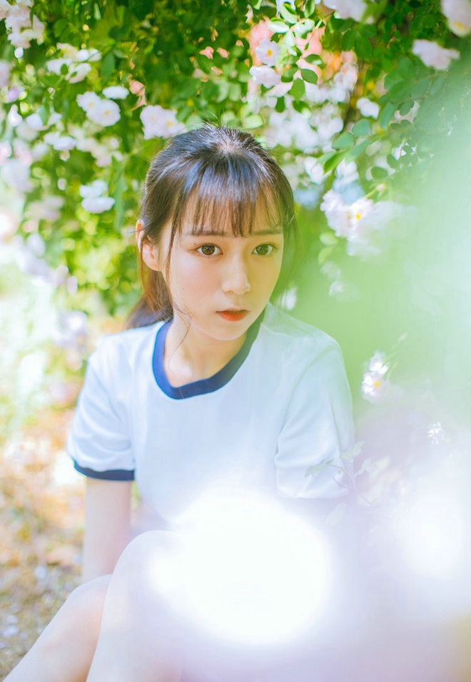 校园长发刘海女神笑起来元气满满温馨写真