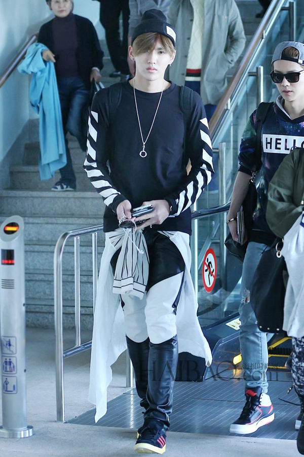 帅气吴亦凡机场照