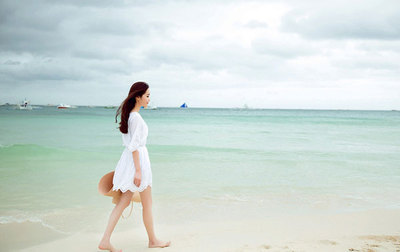 夏日海边美女图片