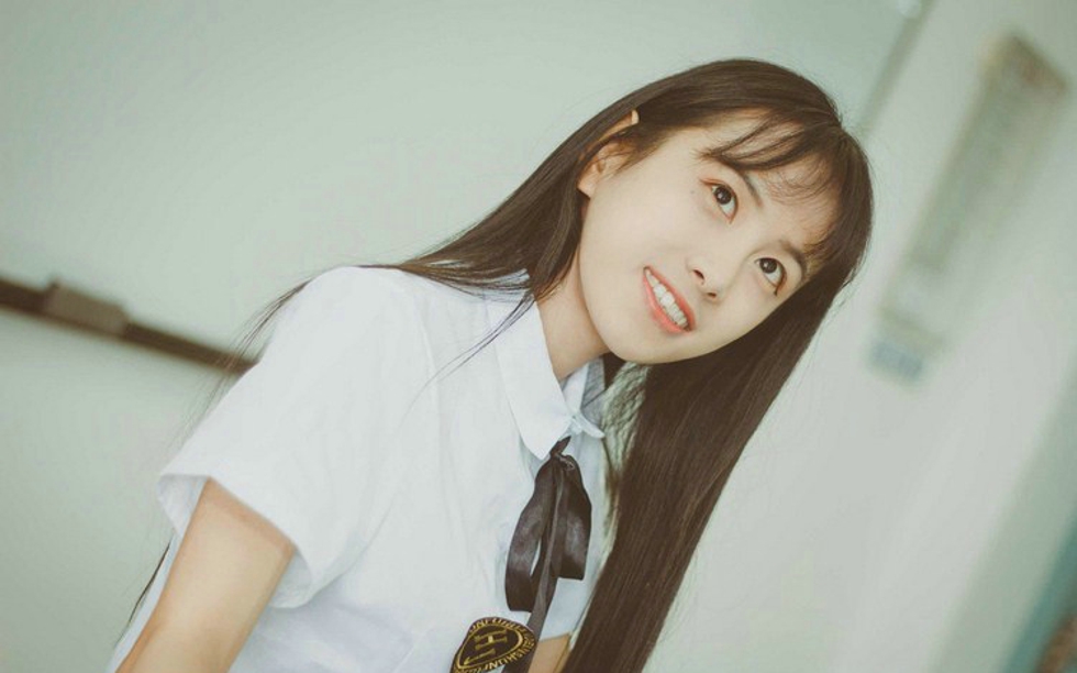 纯净唯美金融系阳光美女教室俏皮可爱唯美写真