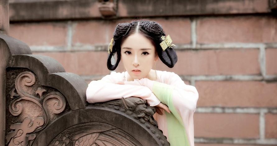 林中诗意，媚娘古装美女高清壁纸