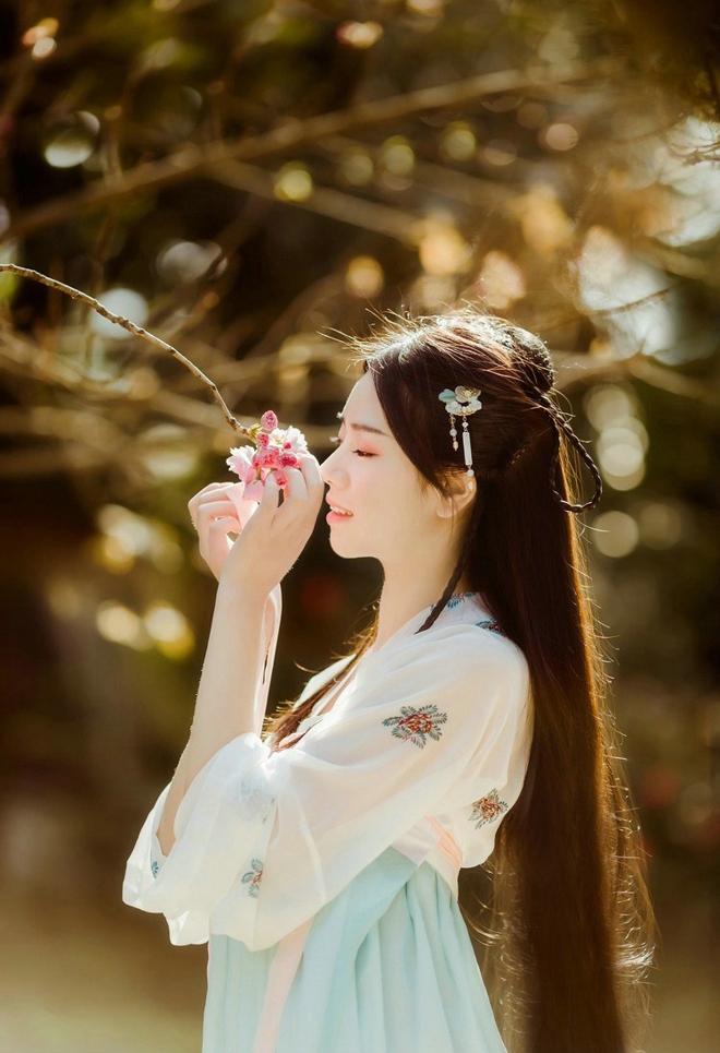 清纯古典美女仙气十足