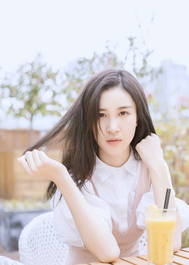 爱多肉光脚丫子美女