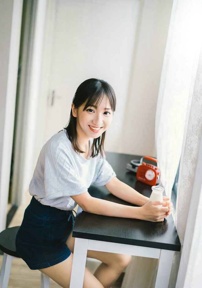 可爱清甜小美女清纯俏皮闺房娇嫩白皙靓丽写真