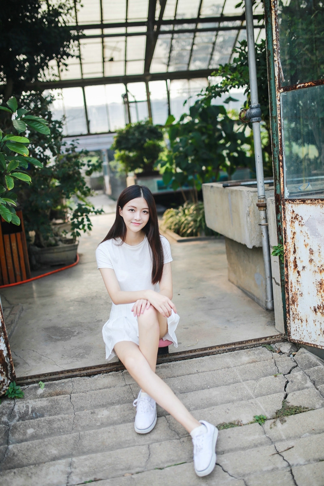 气质美女甜美笑容清纯正能量写真