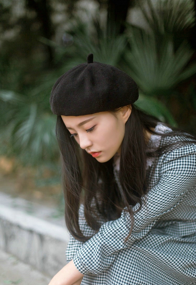 清纯秀雅中分长发及腰美女