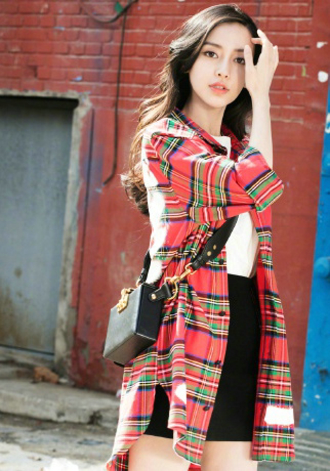 辣妈angelababy 最新街拍曝光摩登潮范儿十足