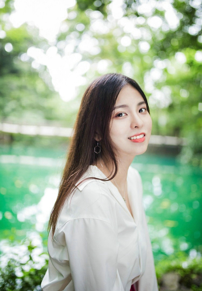 校园迷人学姐户外小清新娇巧阳光唯美写真
