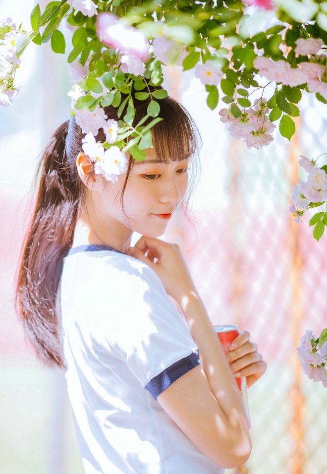 校园长发刘海女神笑起来元气满满温馨写真