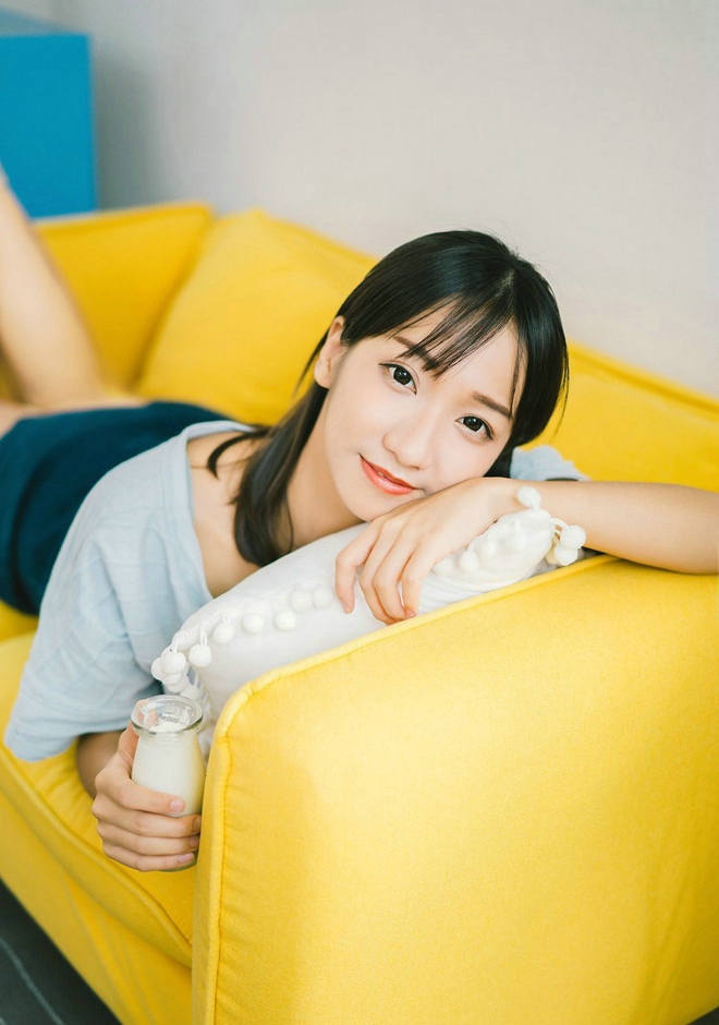 可爱清甜小美女清纯俏皮闺房娇嫩白皙靓丽写真