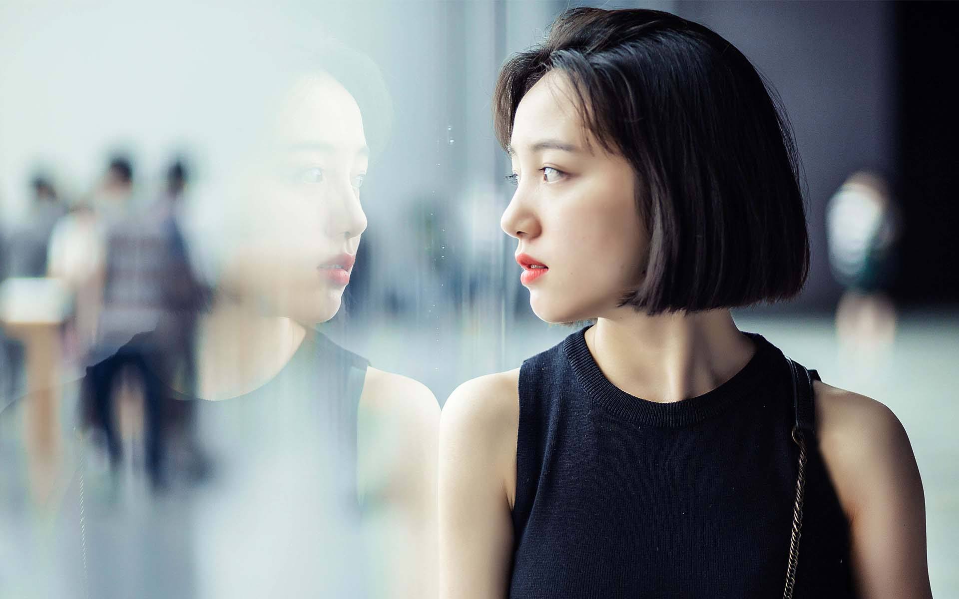 青春靓丽短发美女迷人照