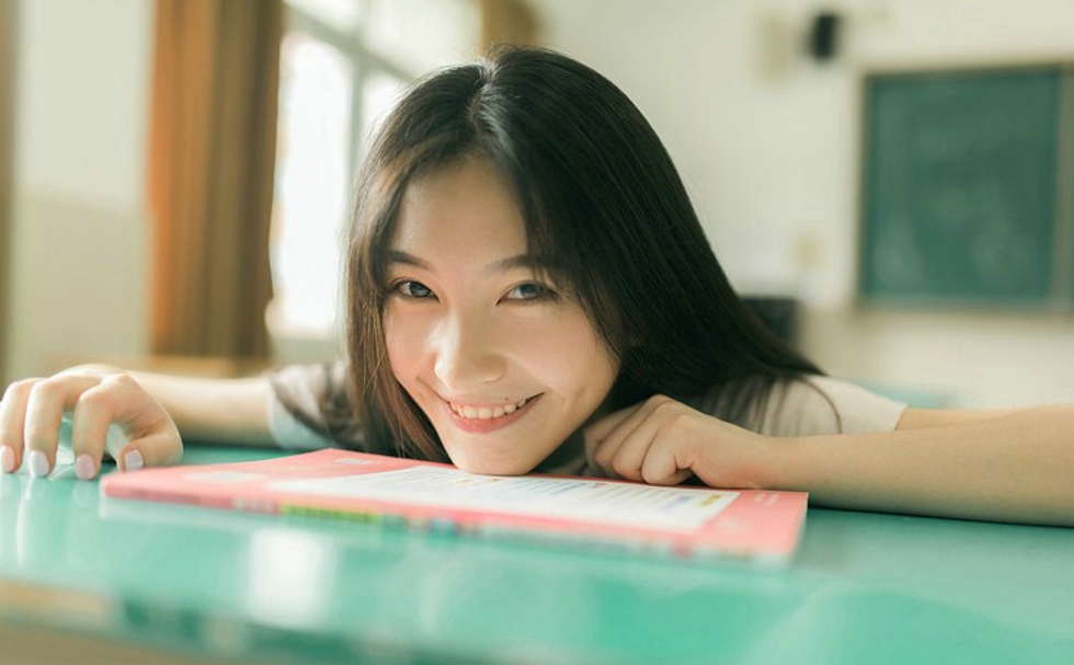 清纯调皮校园美女毕业鬼脸搞怪照