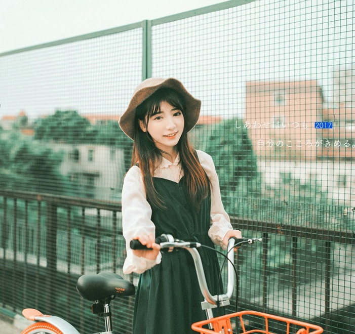 骑着小黄车清新美女写真集