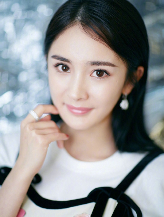 杨幂电影节红毯气质写真套图