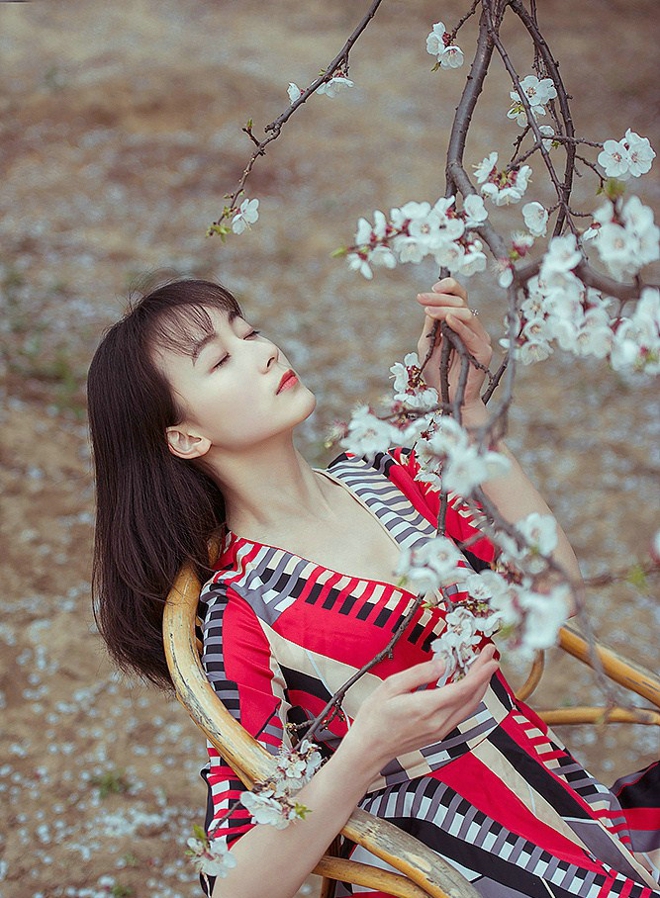 短发清纯学生妹衬衫短裙户外活力阳光俏皮唯美写真