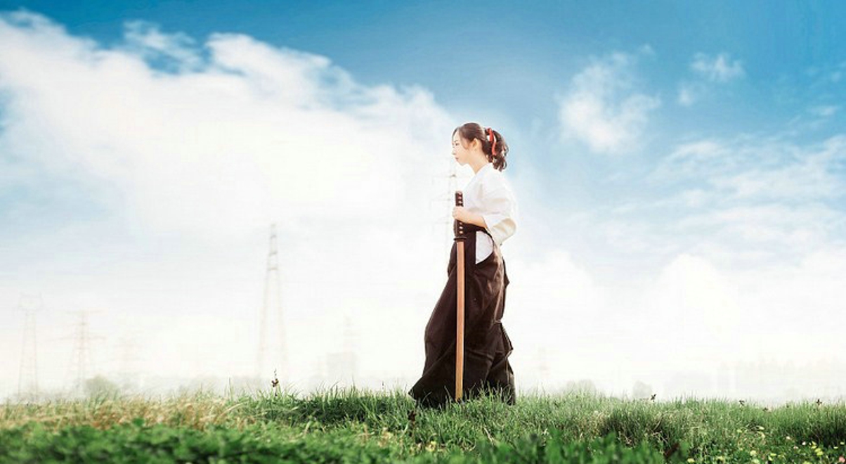 漂亮女剑客清新唯美户外写真