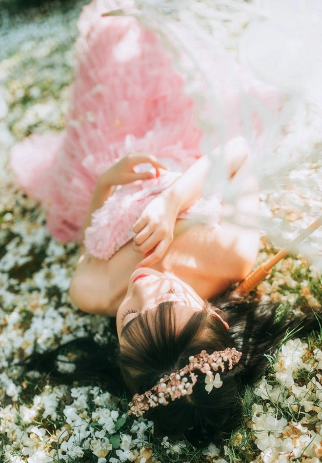 娇小玲珑清纯美女梦幻写真