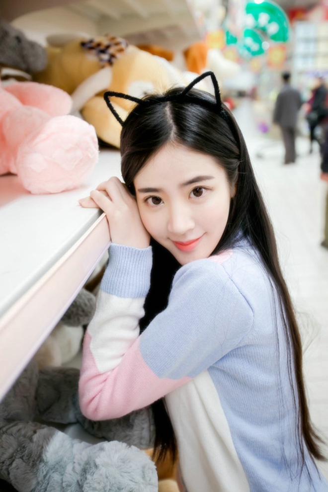 白皙清纯靓丽女孩清新俏皮超市私拍写真