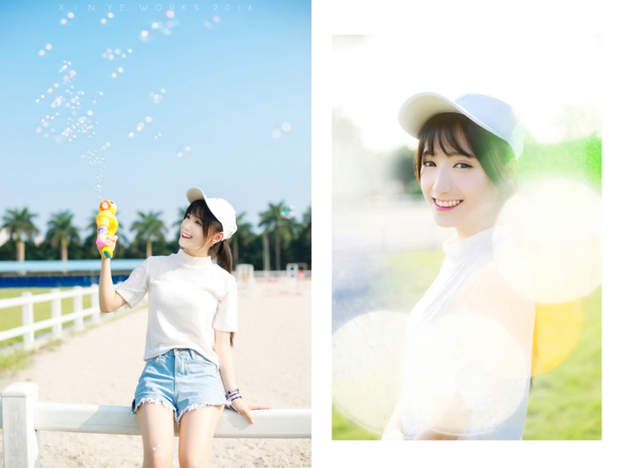 坐在草坪上吹泡泡清纯美女阳光气质写真照片