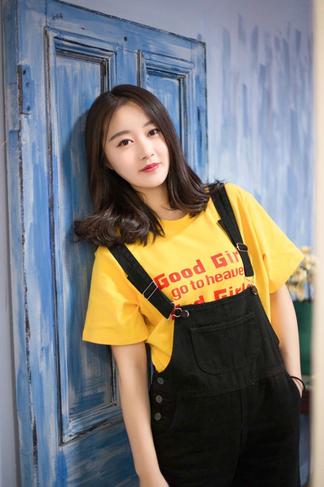 柔美美女眼神清澈迷人清纯气质写真