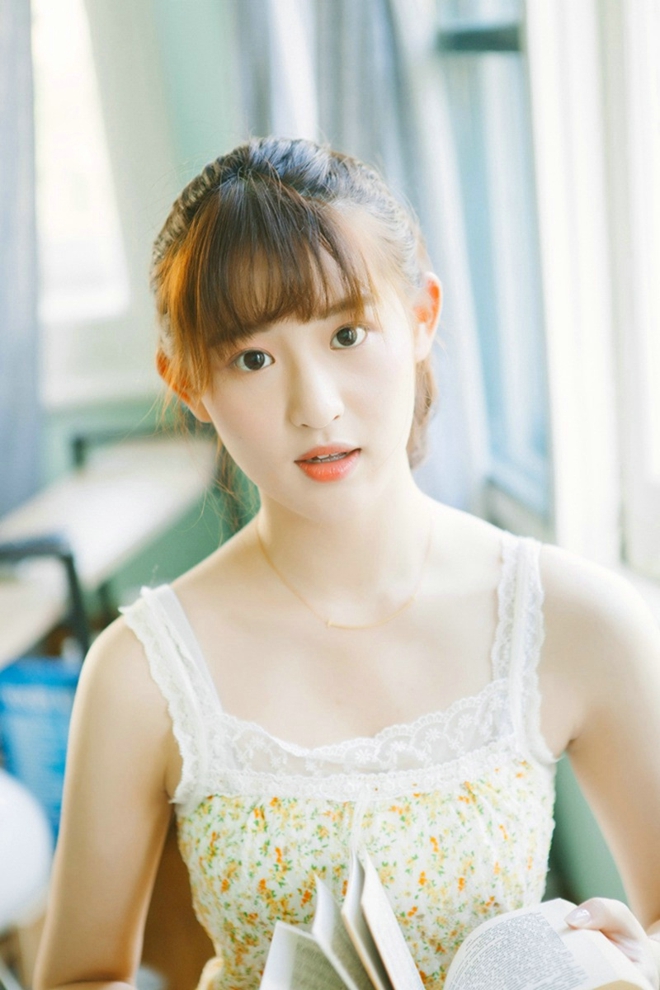 可爱空气刘海白嫩邻家女孩写真集