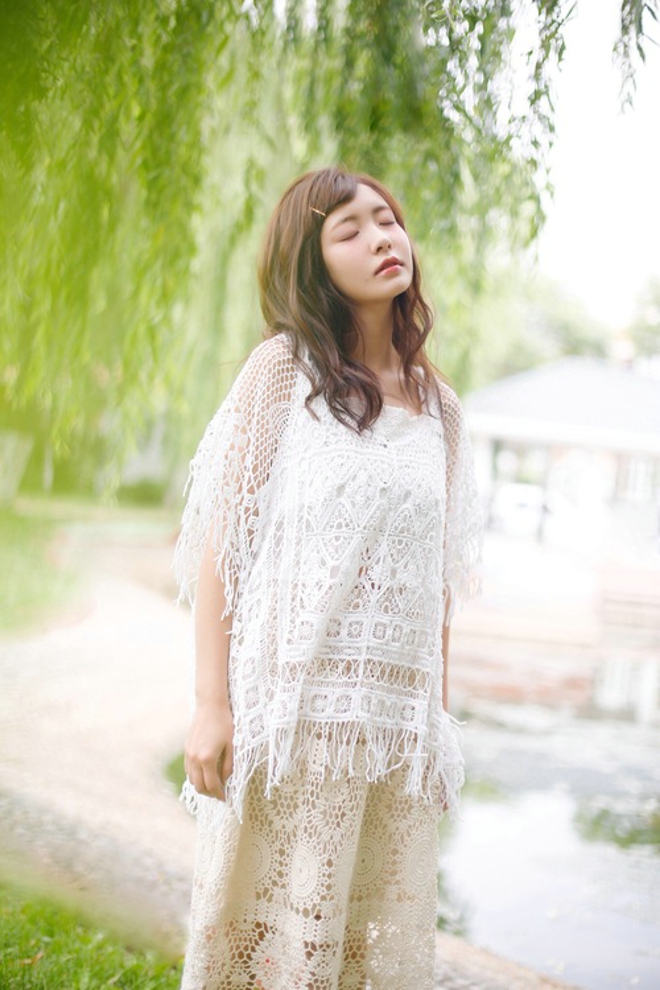 清纯可爱长发妹纸清甜可人正能量写真照