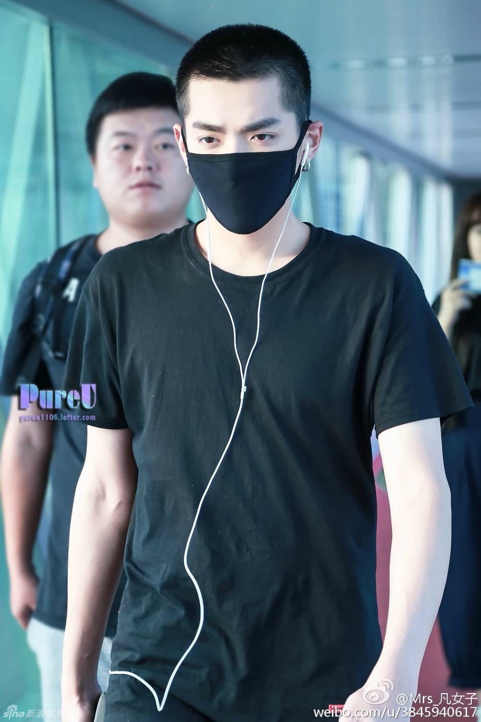 帅气吴亦凡机场照