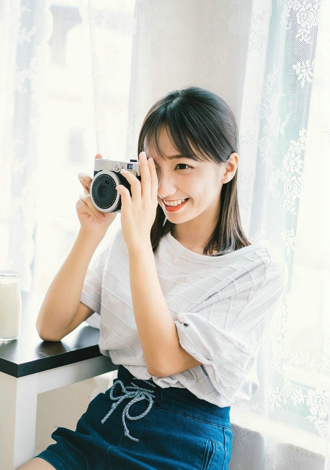 可爱清甜小美女清纯俏皮闺房娇嫩白皙靓丽写真