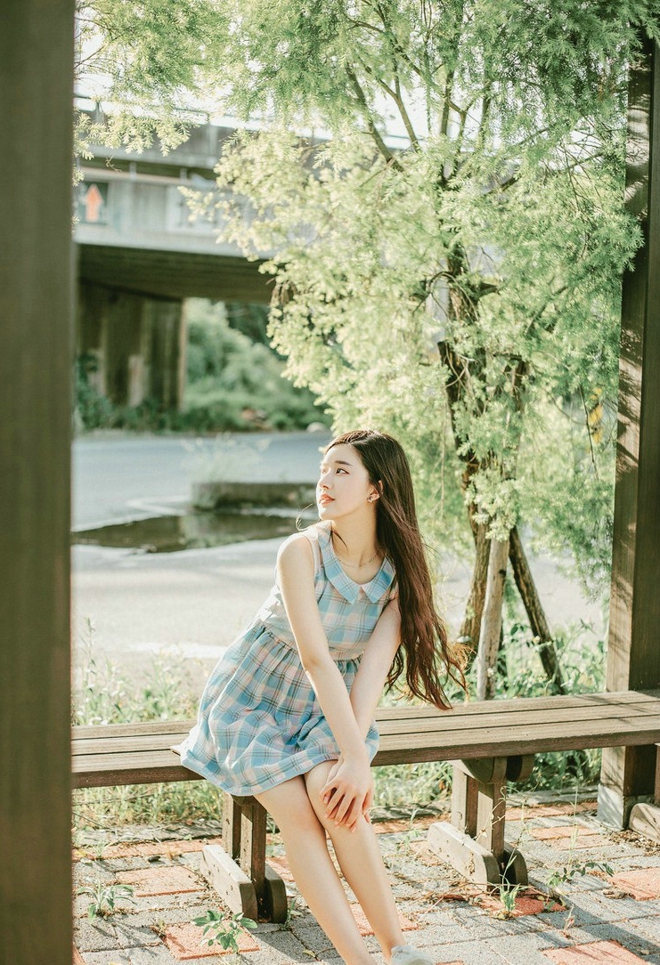 端庄淡蓝色裙子女孩写真