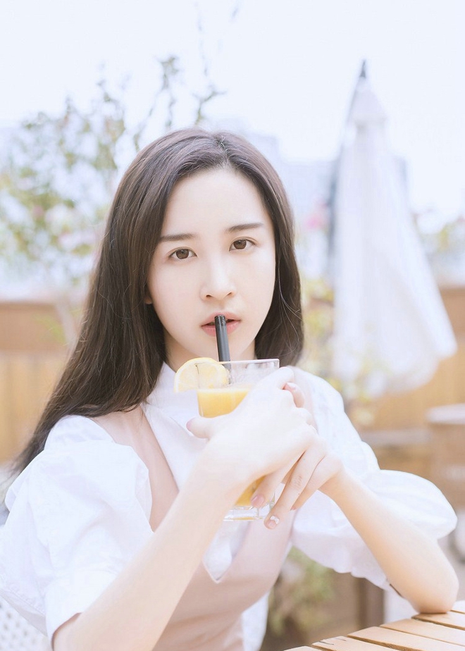 爱多肉光脚丫子美女