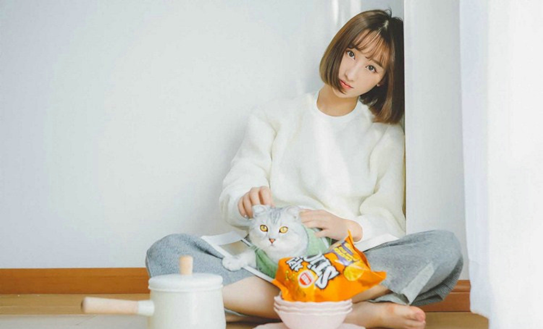 可爱小喵小姐唯美清新室内俏皮唯美写真