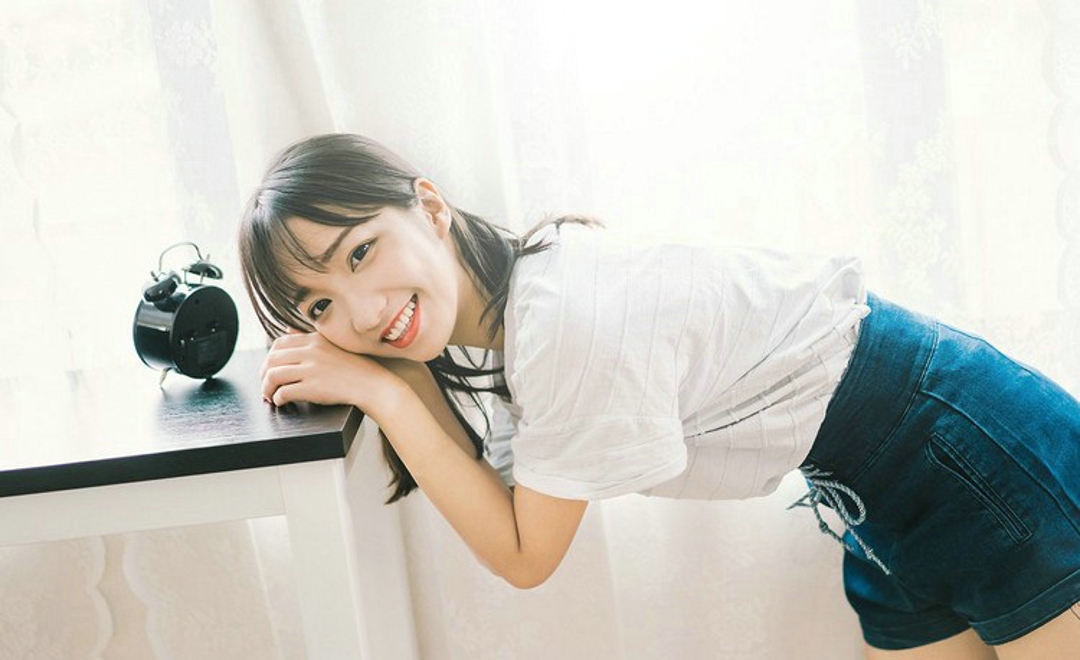 可爱清甜小美女清纯俏皮闺房娇嫩白皙靓丽写真