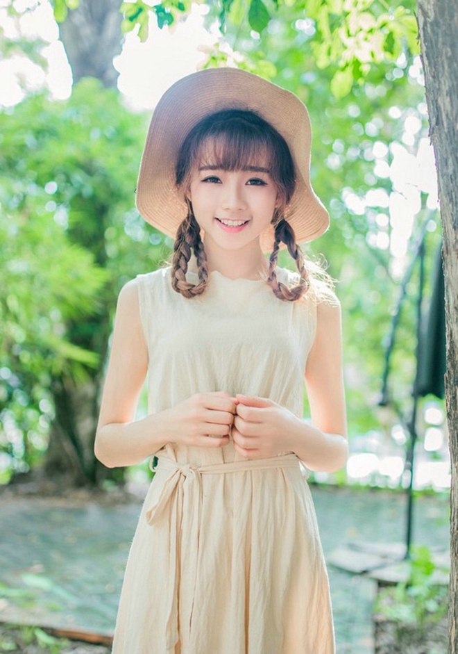 清纯稚嫩美女户外写真