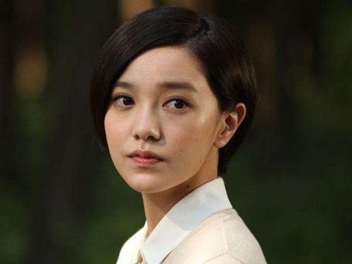 郭采洁可爱帅气短发照片