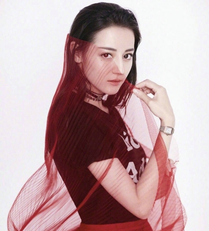 迪丽热巴SuperELLE创刊号封面大片曝光