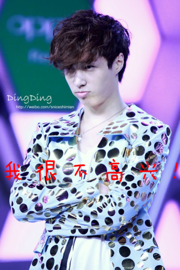 张艺兴搞笑表情包合集