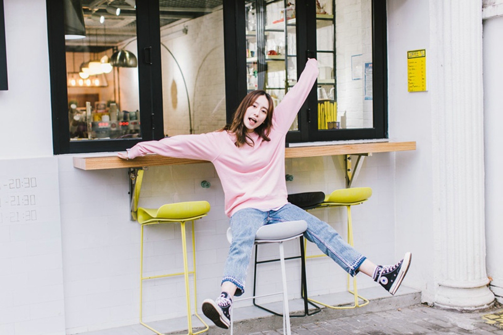 元气十足清新可爱妹纸街头阳光