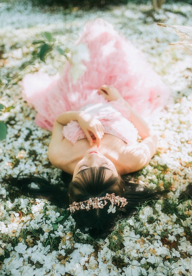 娇小玲珑清纯美女梦幻写真