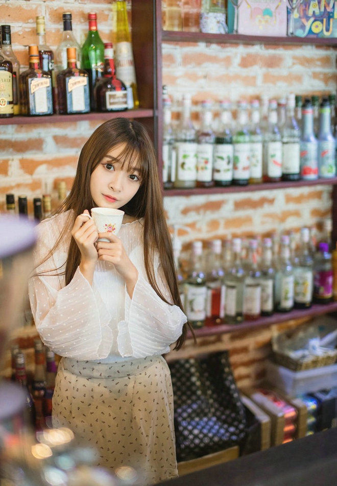 粉嫩清甜美女午后休憩清纯阳光俏皮可爱唯美写真