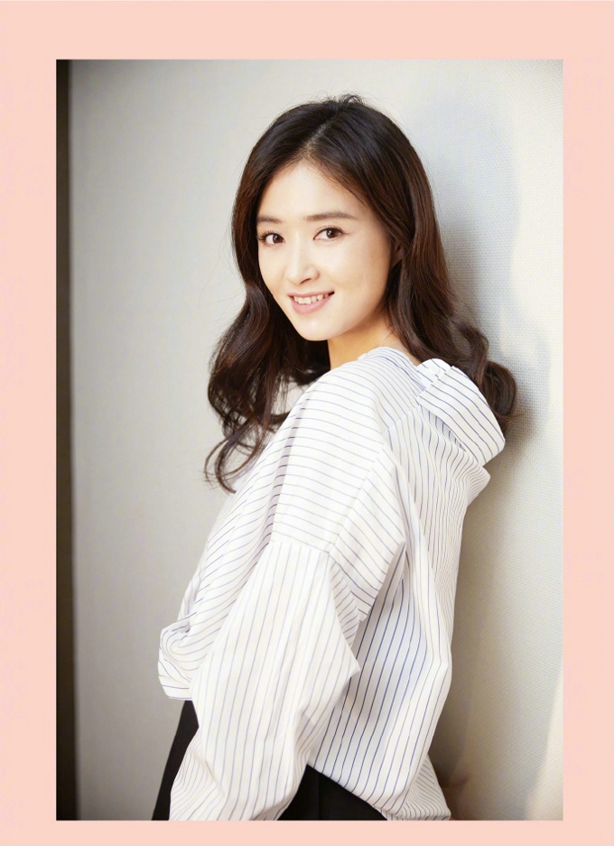 蒋欣的睡衣装扮写真曝光 少女感十足