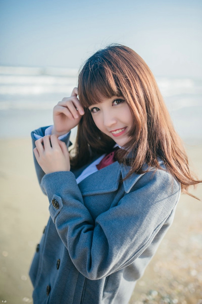 清纯温婉可人校服美女清纯甜美沙滩写真