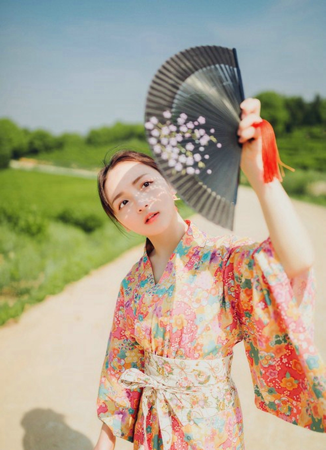 清纯娇嫩阳光茶园芬芳清纯和服美女写真